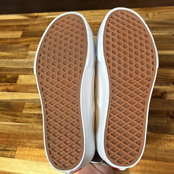Platform Vans women’s size 8.5 new! - Picture 8 of 8